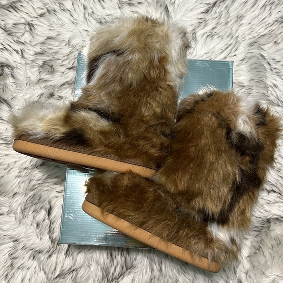 AZALEA WANG NADIANNA BROWN FAUX FUR FLAT BOOTIE 7 - Picture 8 of 14